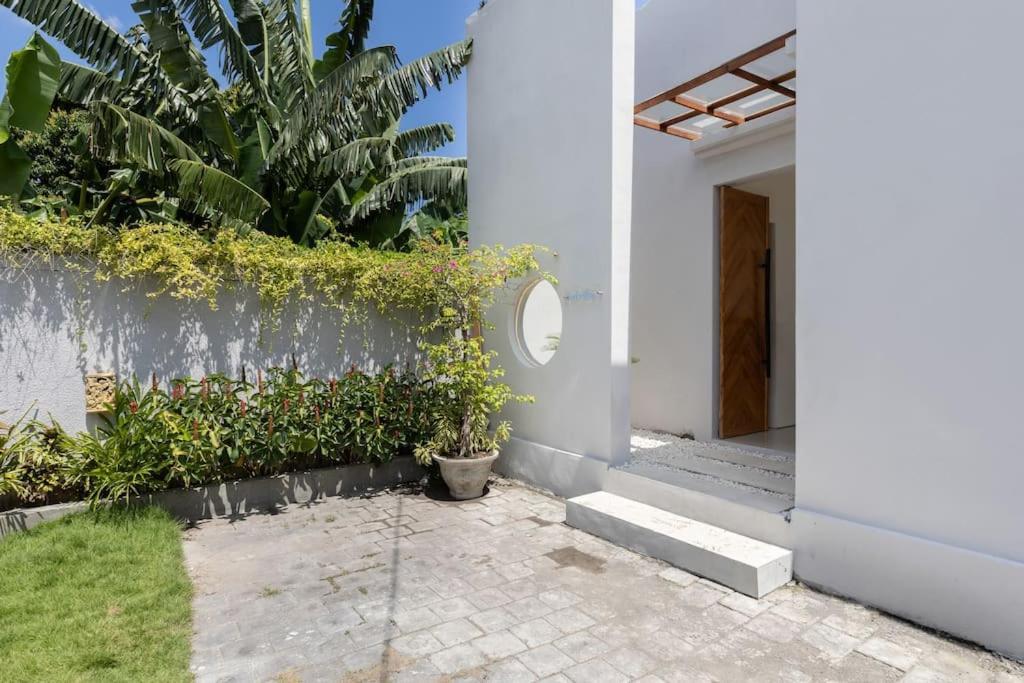 The R Villa Kaba - Incl. Motorbikes Seminyak  Exterior photo